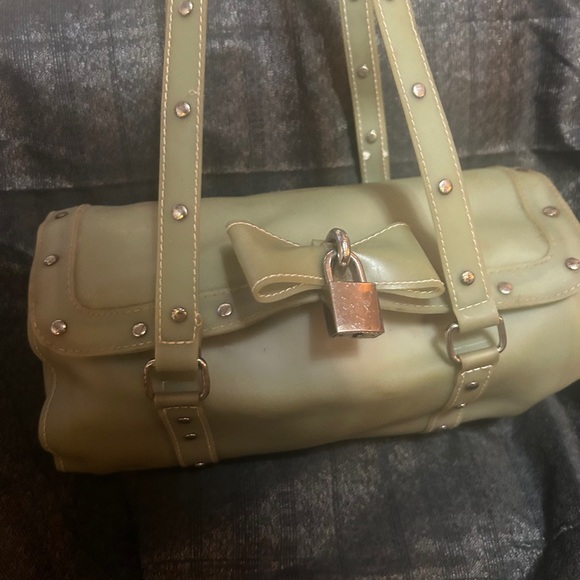 Mint Cream jelly Handbag with Lock Detail

Bag is pre loved and it shows. - Picture 1 of 3